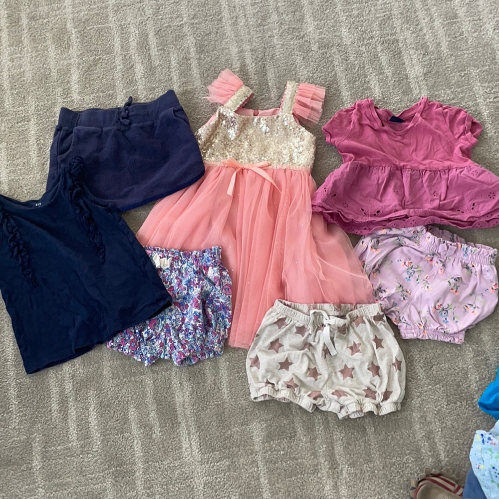 Lot of 7 little girls clothes